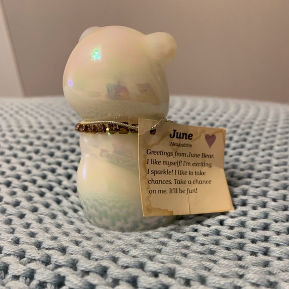 Fenton white Opalescent June Birthstone Glass Bear - Picture 5 of 6